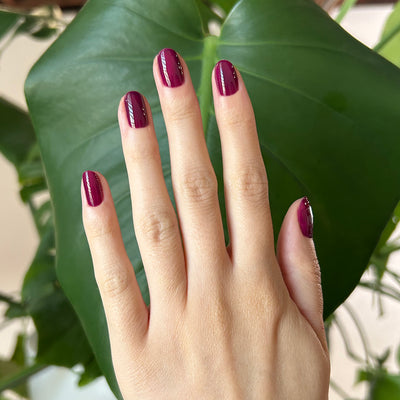 Plaza - Gel display on hand