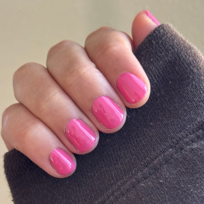 Prom - Gel display on hand