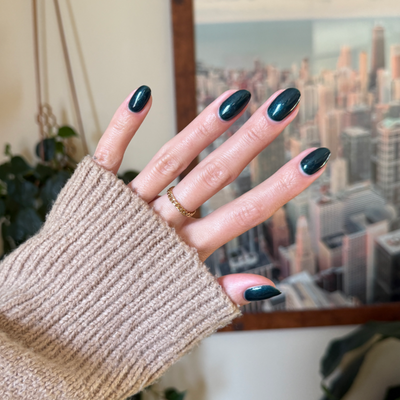 Dancing Green - Gel on nails