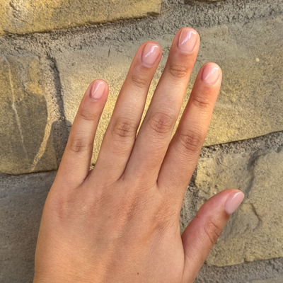 The Queen Takes Her Tea With Milk - Gel on nails