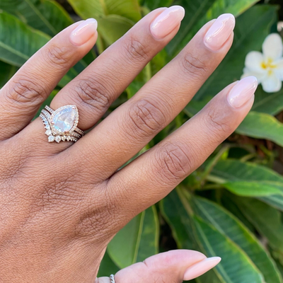 The Queen Takes Her Tea With Milk - Gel display on hand